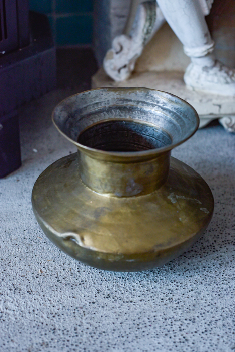 _DSC7311 Oude waterpot uit India