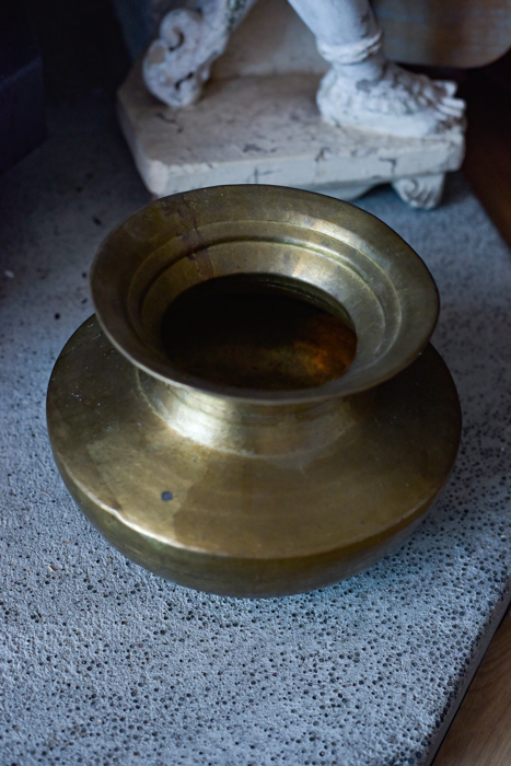 _DSC7320 Oude waterpot uit India