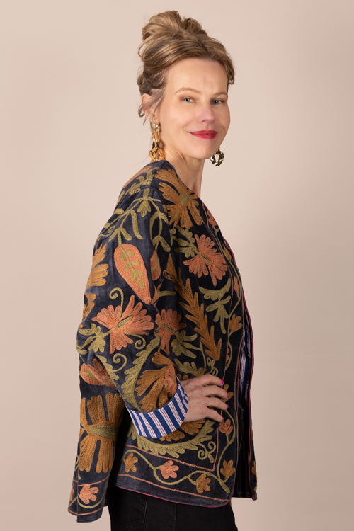 MQF_6158klein Suzani jas